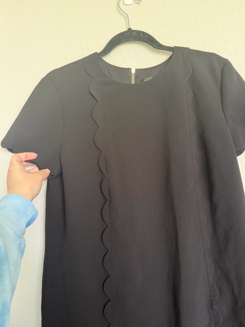 Tahari Black Cap Sleeve Scalloped Dress - Picture 2 of 4